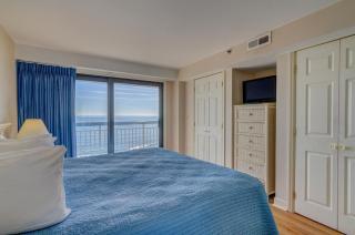 Spacious Balcony with Amenities - Myrtle Beach - 3