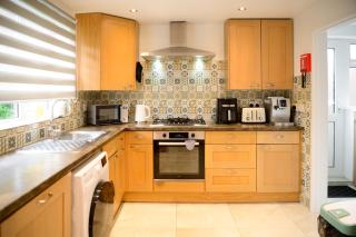 Strelley House 2- spacious with FREE off-street parking, Wifi 500mb & Netflix, close to M1 Jct26 Family & Contractor friendly - Nottingham - 6