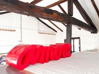 Rock, Love & Lake - Stylish Apartment Steps from the Lake - 2