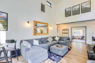 Hot Tub and SHARC Passes Renovated Sunriver Retreat - 0
