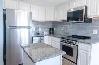 Floor To Ceiling Window Beach Views - Myrtle Beach - 8