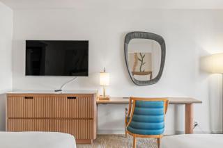Studio with Partial Ocean View & Balcony Unit 1901 - Honolulu - 7