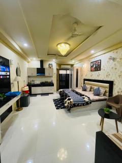 NAMAH RESORT HOMESTAY with KITCHEN Near PREM MANDIR - Vrindāvan - 3