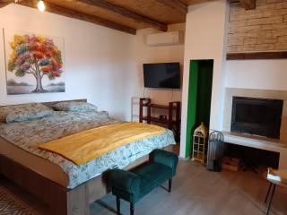 Green Hilltop - - 5