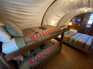 Elevated West Wagon Stay - Spacious Cozy and Charming - 9