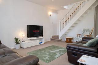 Natures Lodge Fully Furnished Home Coventry - Coventry - 9