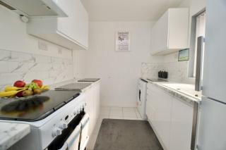 Natures Lodge Fully Furnished Home Coventry - 4