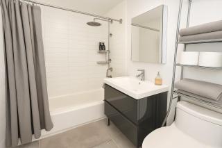 Modern Studio with Private Bathroom and Kitchen - 4