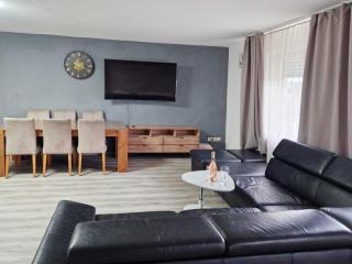 Royal Home großzügige 4 Zimmer-Wohnung mit Balkon - Mühlhausen - 1