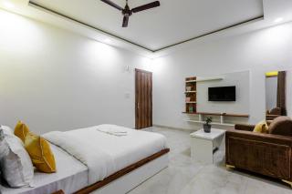 Lime Tree Hotel Vrindavan Near #BankeBihari #PremMandir #ChaarDham - Vrindāvan - 7