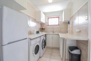 Bietjie Brenton Holiday Home - Midrand - 7