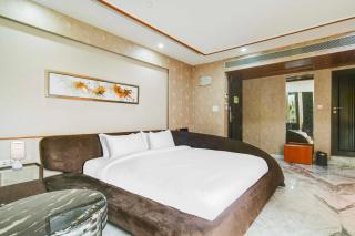 Super Townhouse Sapphire Star Chappan Market - Indore - 7
