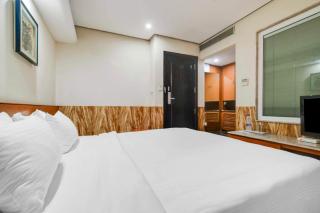 Super Townhouse Sapphire Star Chappan Market - Indore - 3