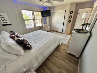 Desert Oasis 4BD 3BA, Lux Resort Pool in Mesa, AZ - Mesa - 6