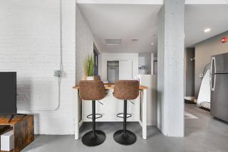 Stylish and Affordable Downtown Apt Near PNC Park - Pittsburgh - 3