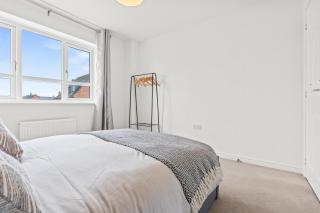 247 Serviced Accommodation in Telford 4BR House - Moffat - 2