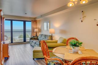 Stunning Views plus Spacious Balcony - Myrtle Beach - 9