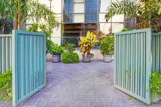 Super Townhouse Magarpatta City Formerly Emerald Guestimony - Poona - 1
