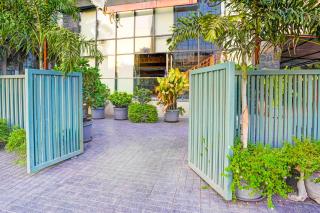 Super Townhouse Magarpatta City Formerly Emerald Guestimony - Poona - 9