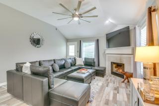 Modern + Spacious: Family Home w/ Yard in Houston! - 6