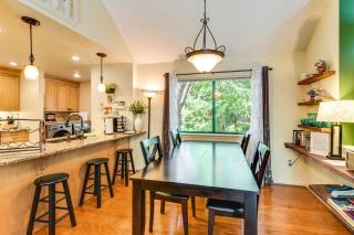 Boating, Pickleball and More Condo Near Lake Keowee - Salem - 5