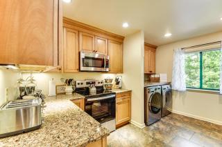 Boating, Pickleball and More Condo Near Lake Keowee - Salem - 4