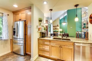 Boating, Pickleball and More Condo Near Lake Keowee - Salem - 2