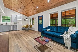 Smoky Mountains Hut Tub Cabin Dog Friendly - 9