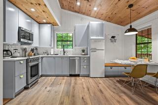 Smoky Mountains Hut Tub Cabin Dog Friendly - 4