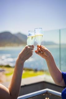 Hermanus Waterfront Studio Apartment , Modern and Cosy with Workspace - Hermanus - 4