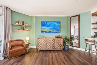 Pyramid 6J - Aloha House - 6