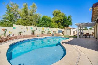 Pool and Hot Tub Surprise Home Near Golfing! - Surprise - 0