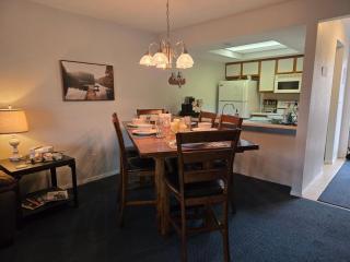 Swan's Getaway Lakeview Condo - Kimberling City - 5