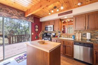 Navigate Stays Cabin w Firepit & Mountain Views - Fawnskin - 5