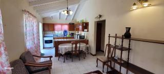 SledgeO's Guest House - - 8