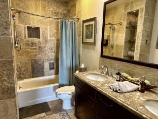 Hillside Villa W Pool, Hot Tub, & Gym - 1