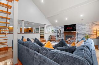 Spacious Game Room Seclusion Hot Tub and more - Long Pond - 0