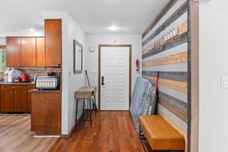 Spacious Game Room Seclusion Hot Tub and more - Long Pond - 3