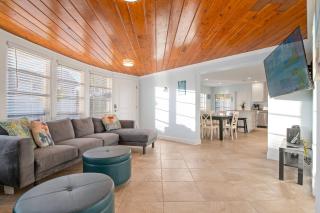 Mermaid Sunset! Available for Summer! Coastal beach home with pool 200 steps to beach! - Holmes Beach - 3