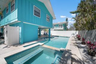 Hidden Treasure Unit B! Modern duplex with shared pool just 200 steps to the beach! - Bradenton Beach - 8