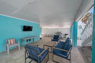 Hidden Treasure Unit B! Modern duplex with shared pool just 200 steps to the beach! - Bradenton Beach - 5