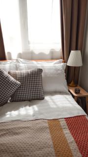 Greta Hillside - - 7