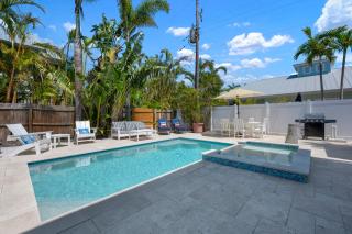 Mermaid Sunrise! Available for Summer! Coastal beach home with pool 200 steps to beach! - Anna Maria - 9