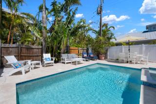 Mermaid Sunrise! Available for Summer! Coastal beach home with pool 200 steps to beach! - Anna Maria - 7