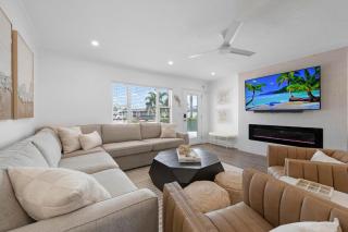 Bayside Hideaway! Private pool with water view and canal side dock! Available for Summer! - Bradenton - 5