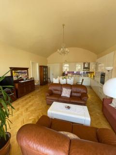Royal Apartment in Historical Downtown - Košice - 3