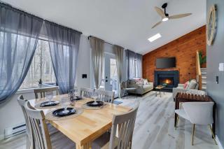 3BR Home w Outdoor Fun Lake Fire Pit Games Grill - Tobyhanna - 9