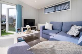 Silverdale Lodge, HotTub, Wi-FI, Quiet & Sleeps 4 - Warton - 2