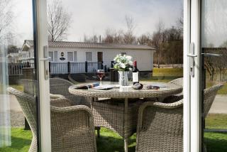 Silverdale Lodge, HotTub, Wi-FI, Quiet & Sleeps 4 - Warton - 1