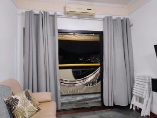 Apartamento Enseada Beira Mar com sacada - 9